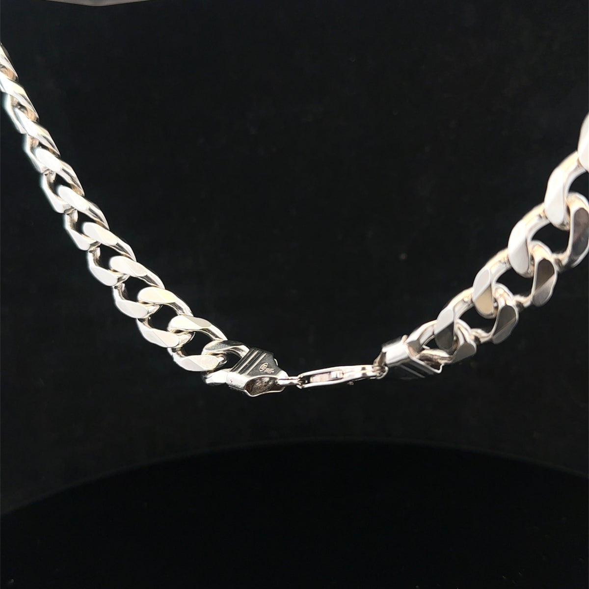 Reeves and Sons silver curb chain, 108.1g weight, displayed against a plain background
