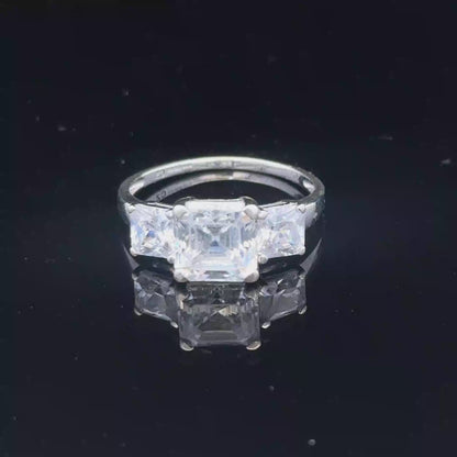 9ct white gold ring size Q1/2 (Sh27886b)