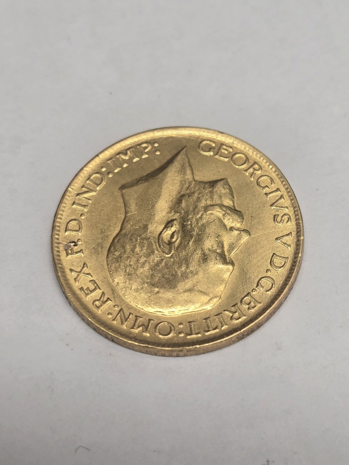 1925 Reeves and Sons full sovereign coin, 8g gold coin with detailed monarch profile and historic design.