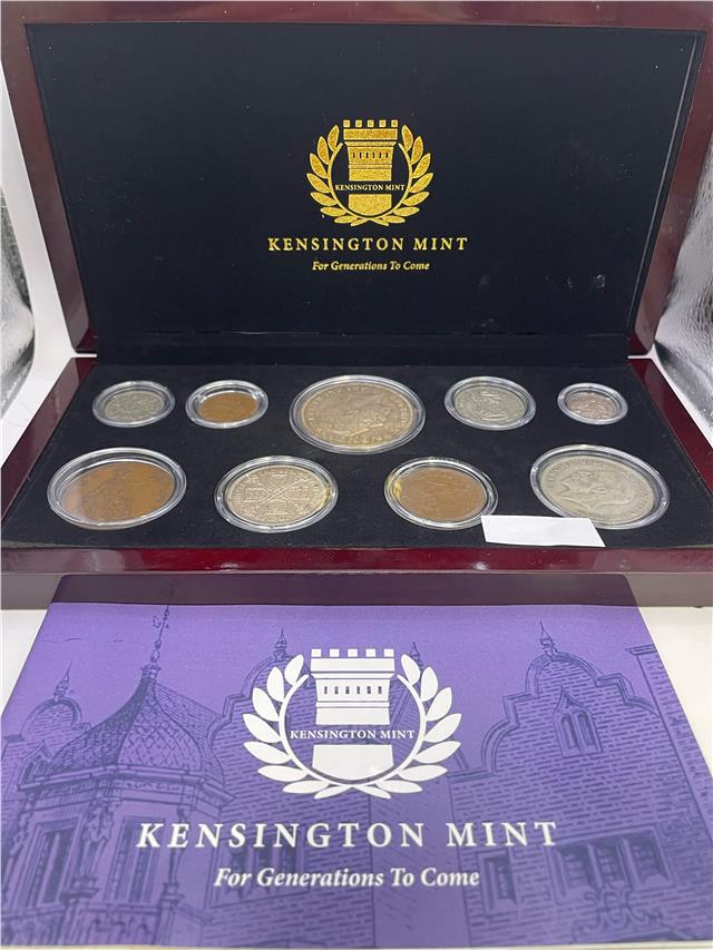 Reeves and Sons 1935 Silver Jubilee set with commemorative items, silver finish, and detailed engravings.