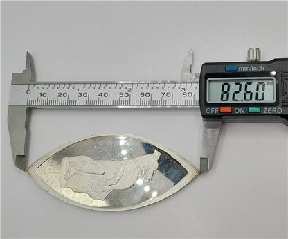 Reeves and Sons Queen's Beasts silver ingot SH25098L with detailed engravings and polished finish.