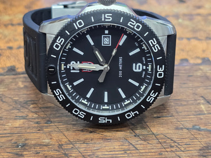 Reeves and Sons Navy SEAL style dive watch with black dial, rotating bezel, rubber strap, water-resistant to 200M