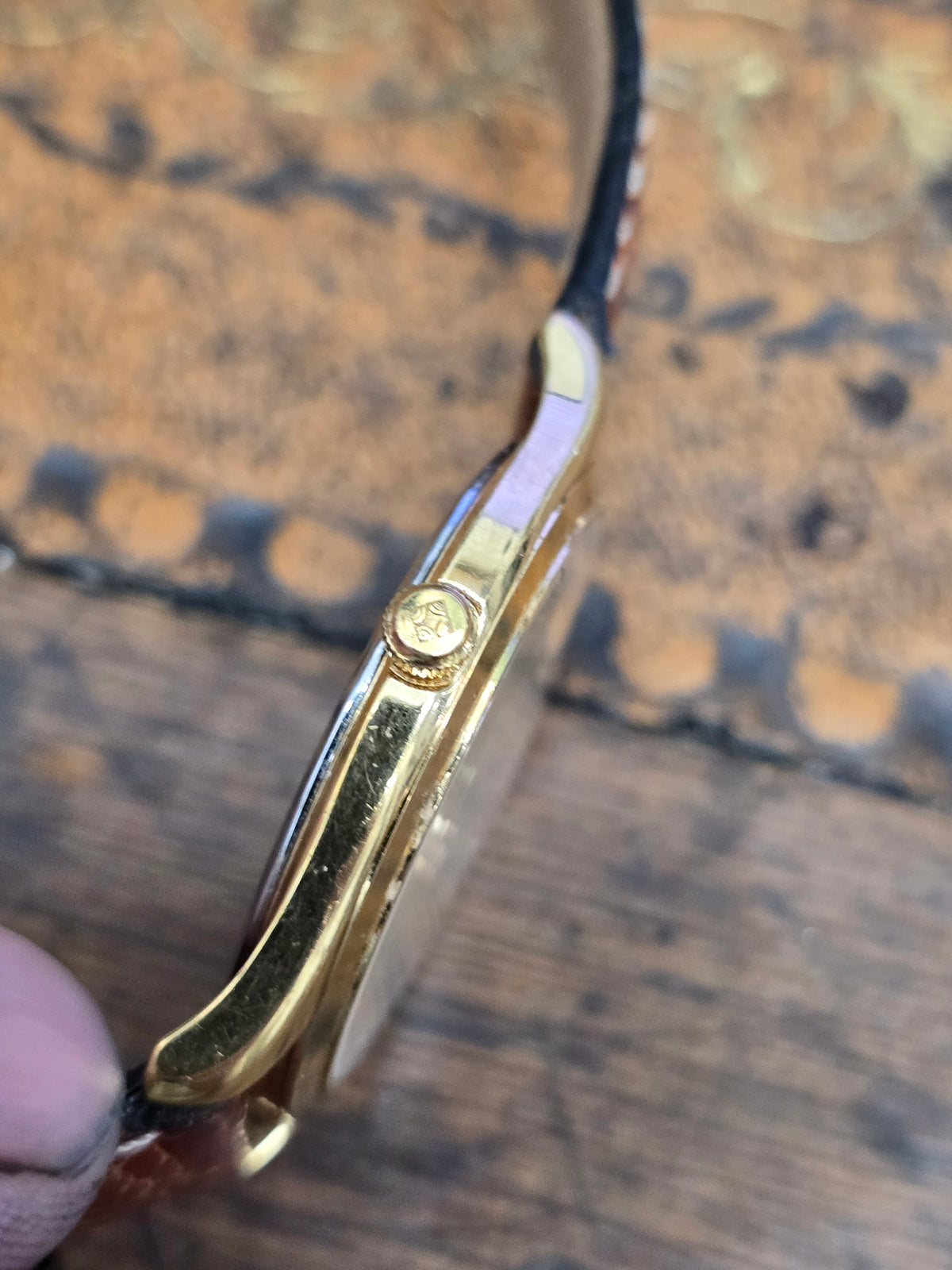 Vintage Zenith Cosmopolitan Gold-Plated Men's Wristwatch – Sunburst Dial, Date