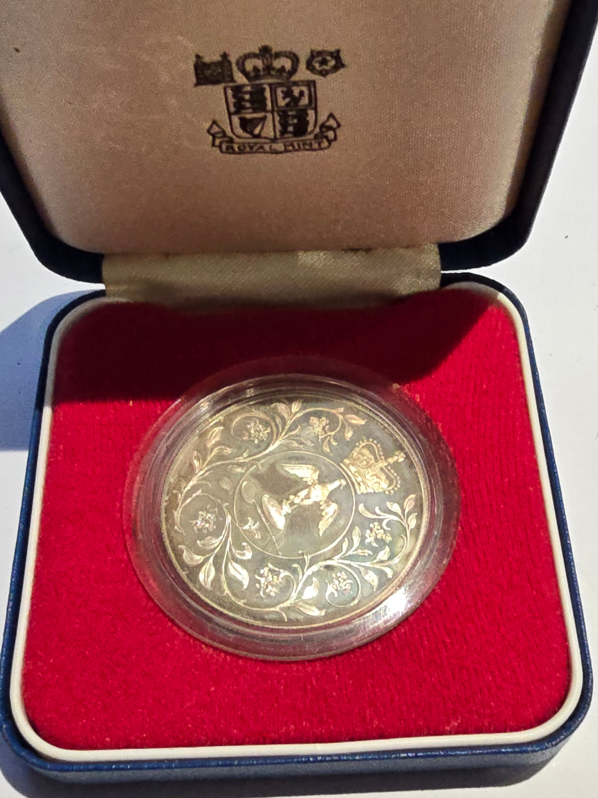 UK 1977 Silver Jubilee Crown Twenty-Five Pence (.925 Sterling Silver Proof Coin) (sh25003l)