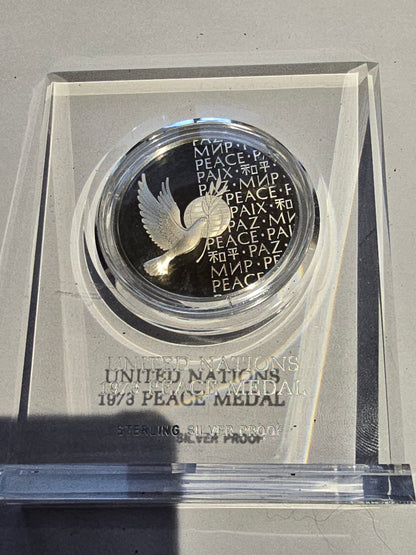 United Nations 1973 Peace Medal – Sterling Silver Proof in Acrylic Display Block (sh25641l)