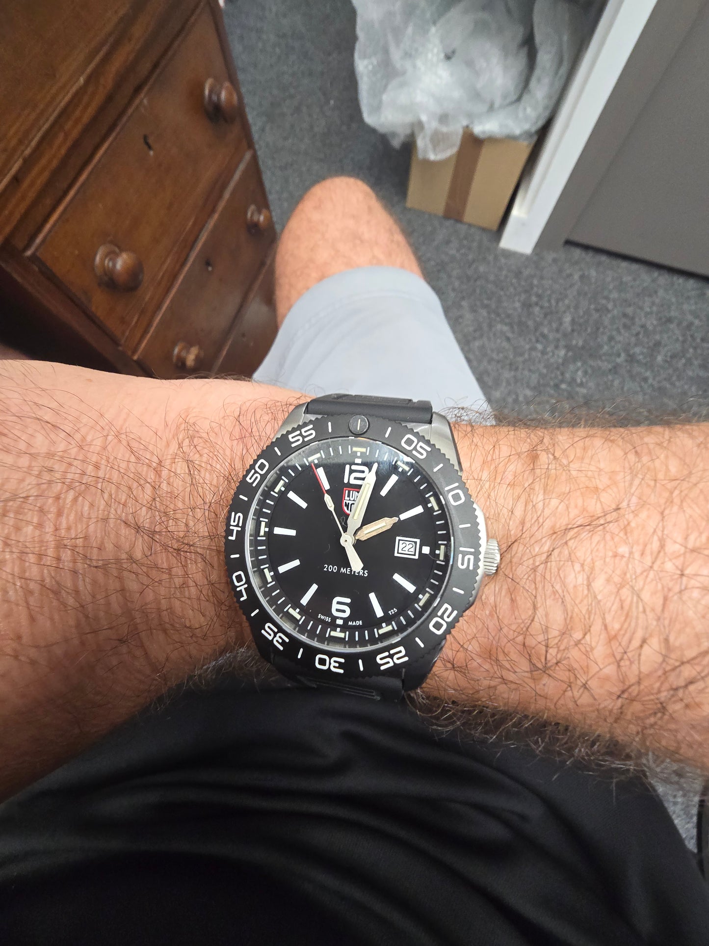 Reeves and Sons Navy SEAL style dive watch with black dial, rotating bezel, rubber strap, 200M water resistance, rugged design.