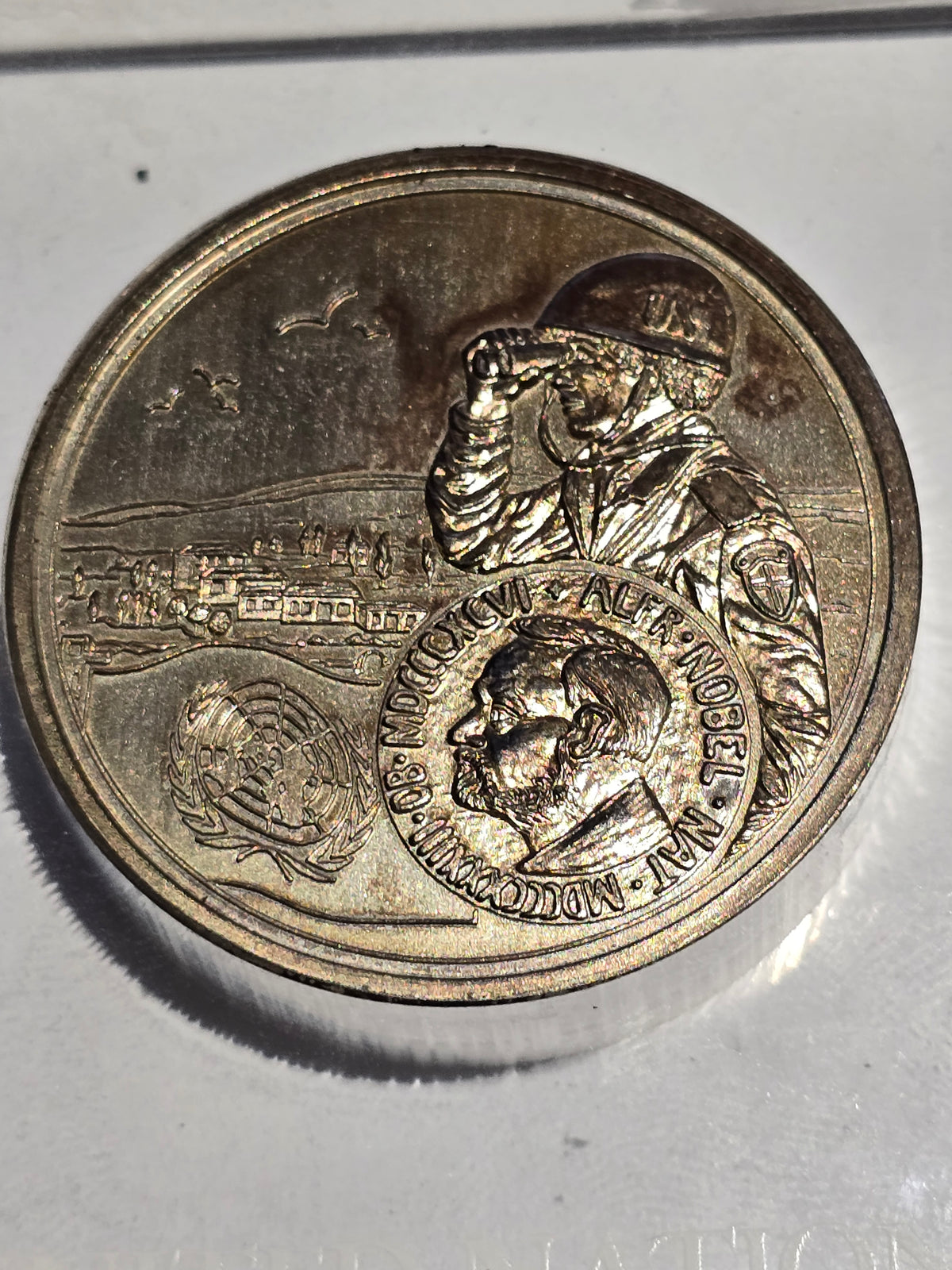 1988 United Nations Peace Medal (.925 Sterling Silver) – Official Commemorative Issue in Display Stand (sh25642l)
