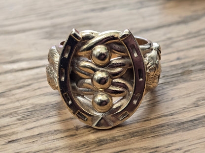 9ct yellow gold horse shoe ring with dad on shank. (Sh27740b)