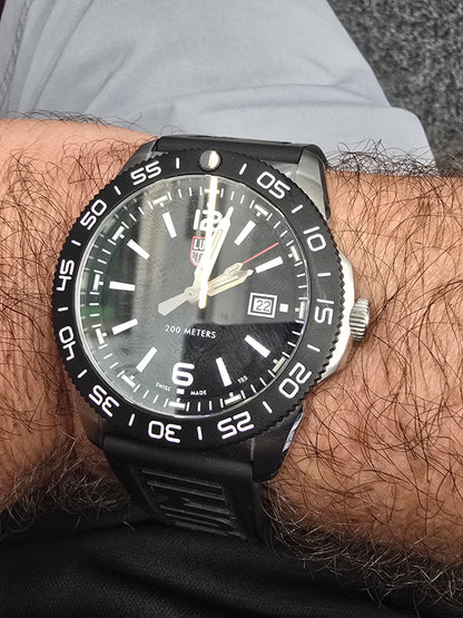 Reeves and Sons Navy SEAL style dive watch with black dial, rotating bezel, rubber strap, 200M water resistance.