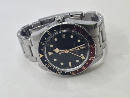Tudor Black Bay 58 GMT Coke fullset watch with black and red bezel, stainless steel bracelet, and 2024 model details.