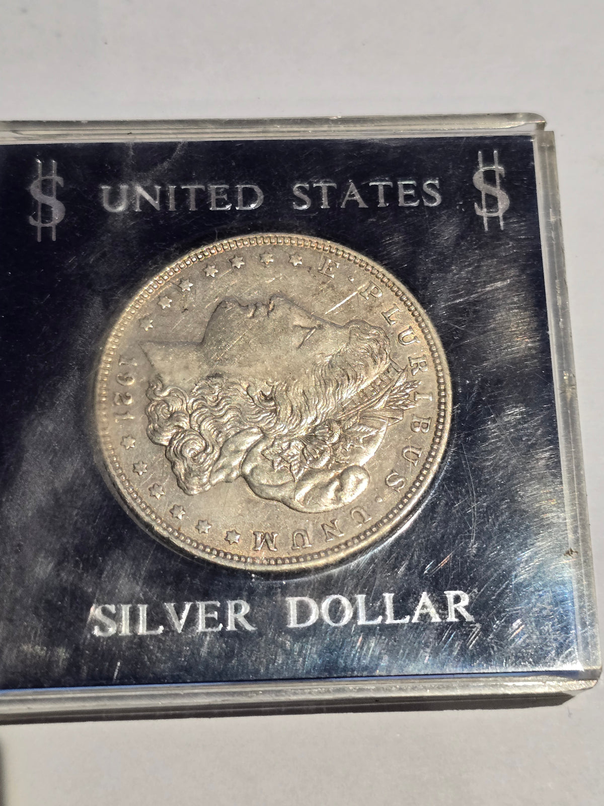 1921 US Morgan Silver Dollar (.900 Silver) – Classic American Bullion Coin in Display Holder (sh26831b)