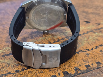 Reeves and Sons Navy SEAL style dive watch with black dial, rotating bezel, rubber strap, 200M water resistance.