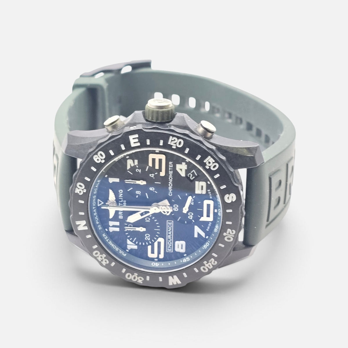 Breitling Endurance Pro 44 – Khaki Green / Black (Ref. X82310D31B1S1) (sh27648b)