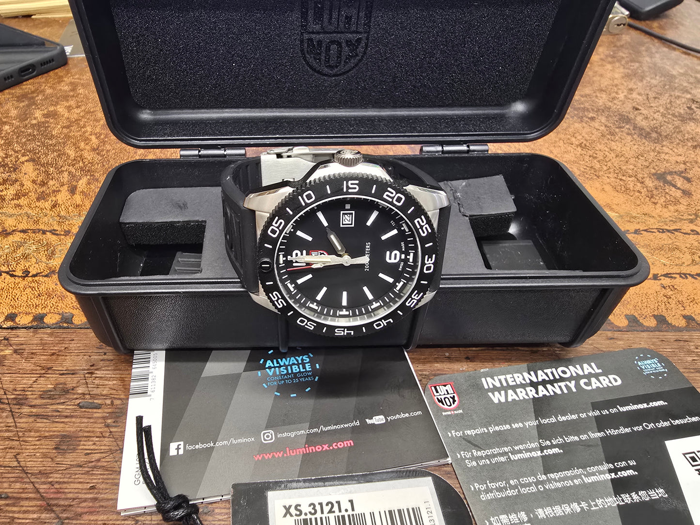 Reeves and Sons Navy SEAL style dive watch with black dial, rotating bezel, rubber strap, water resistance up to 200M.