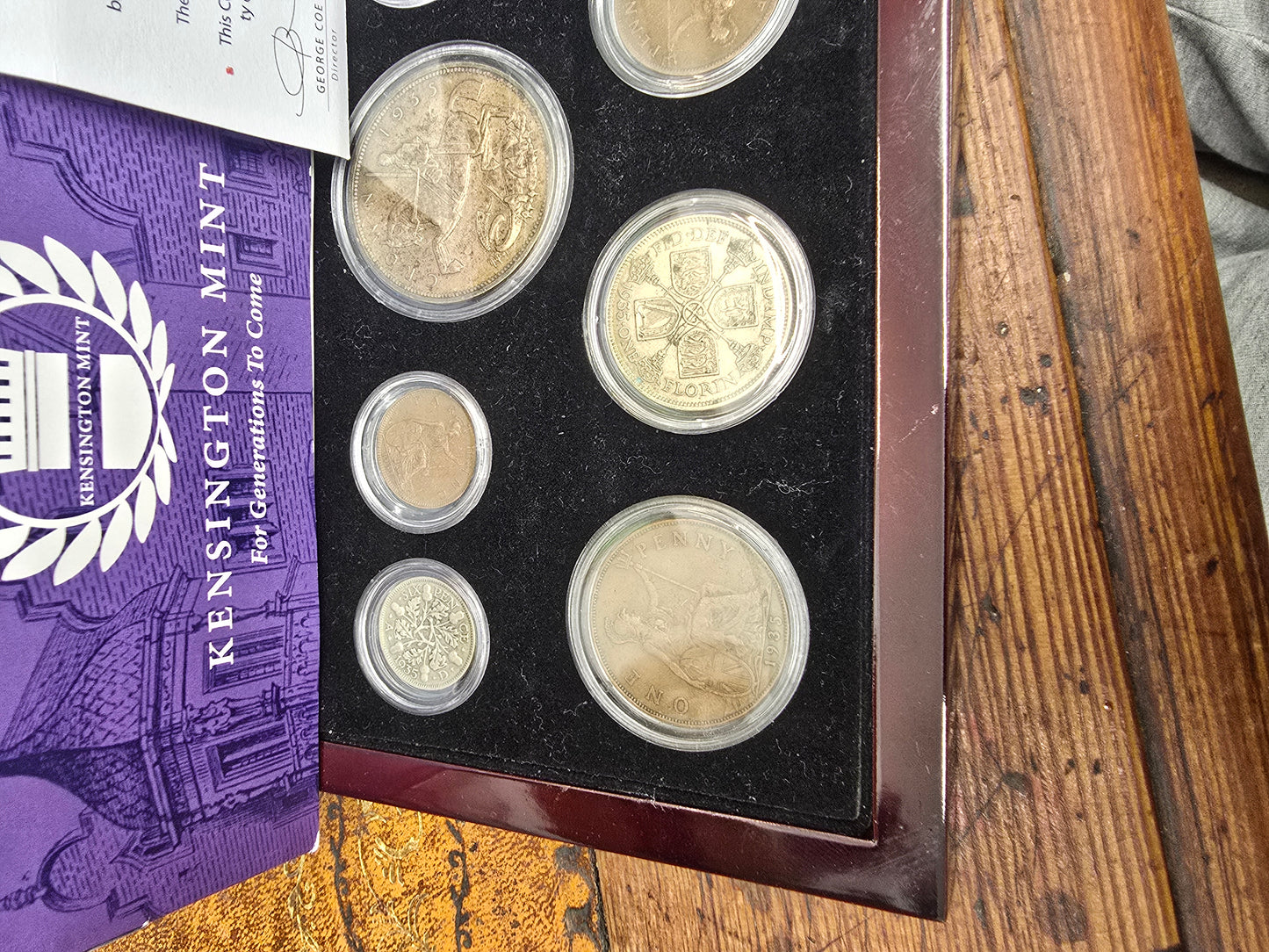 Reeves and Sons Kensington Mint 1935 Silver Jubilee set with boxed silver coin and certificate.