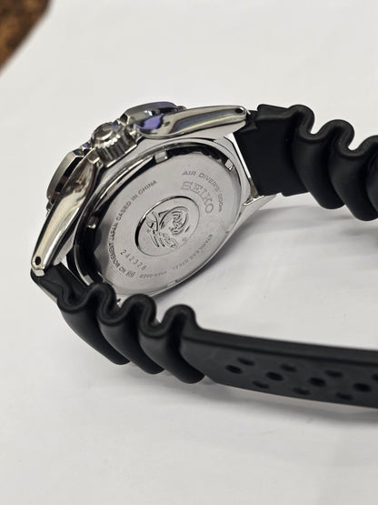 Seiko Solar Air Divers 200m watch with black dial, stainless steel case, and rubber strap, suitable for diving.