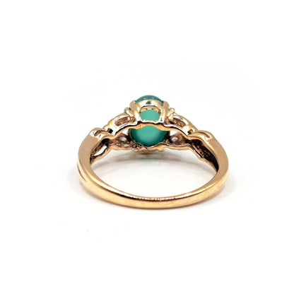 14ct yellow gold ring featuring a 1.15 carat chrysoprase gemstone and 0.20 carat diamonds, elegant and vibrant jewelry piece