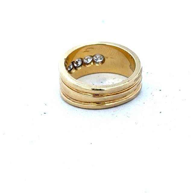14ct yellow gold diamond ring in size J 1/2 with sparkling diamonds, featuring a classic design and elegant craftsmanship.