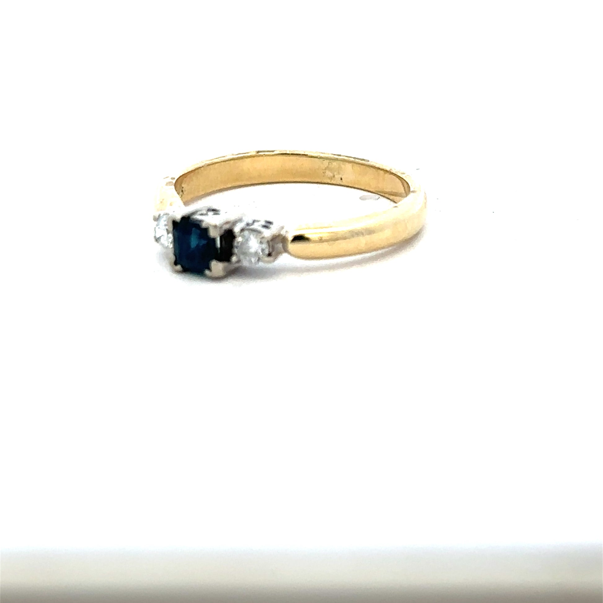 14ct yellow gold diamond ring in size M with sparkling diamonds, showcasing elegant craftsmanship and classic design.