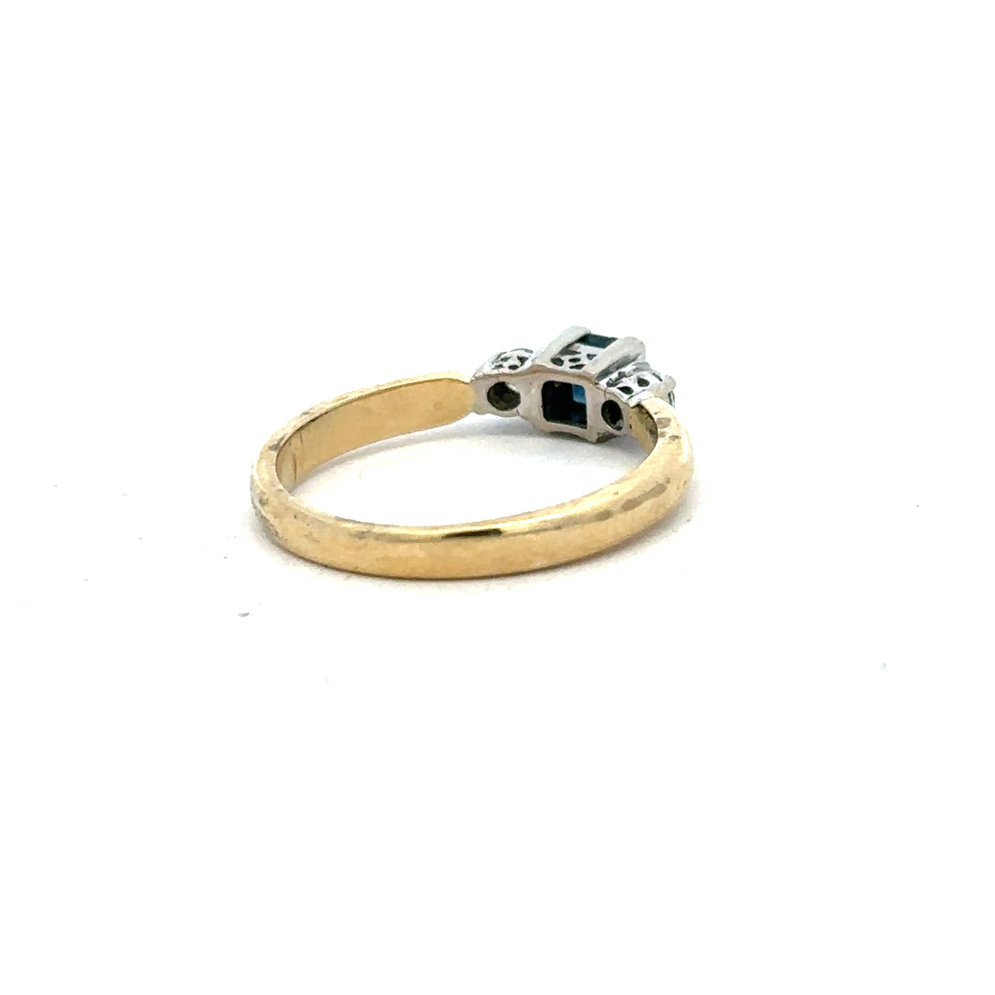14ct yellow gold diamond ring size M with sparkling diamonds, elegant jewelry piece showcasing fine craftsmanship.