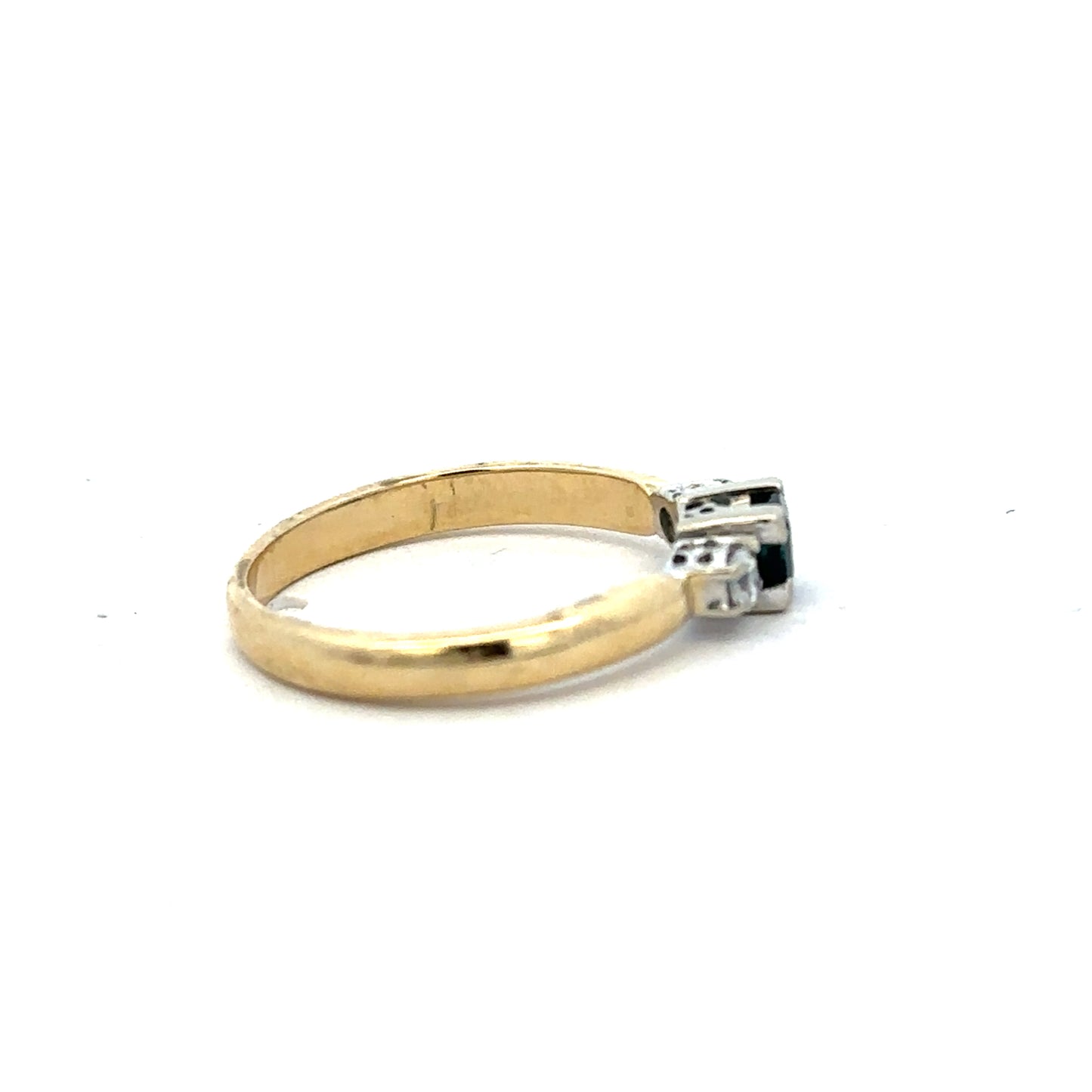 14ct yellow gold diamond ring in size M with sparkling diamonds, designed for elegant jewelry wear