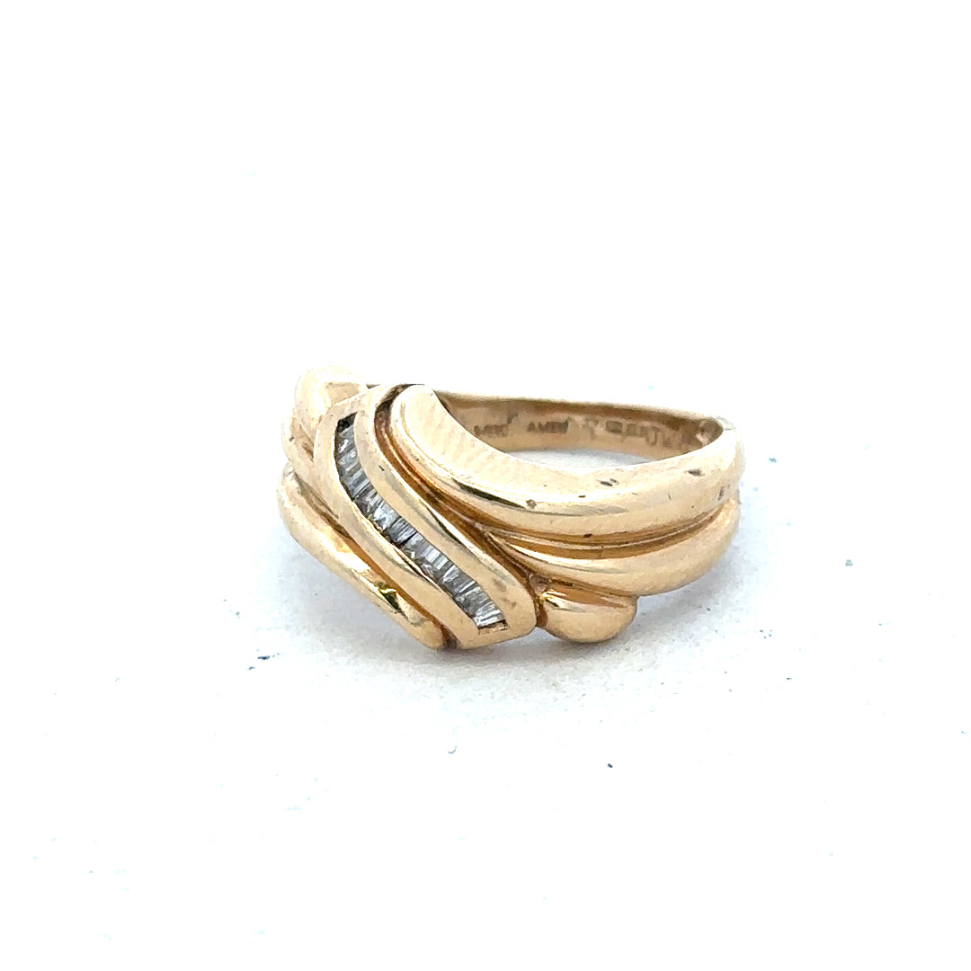 14ct yellow gold diamond ring in size M, featuring a sparkling central diamond and elegant band design.