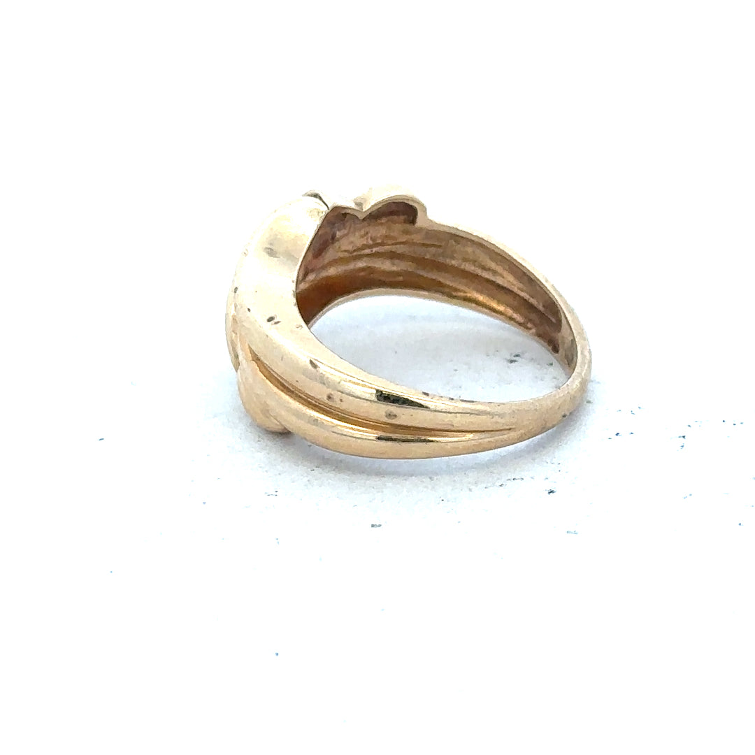 14ct yellow gold diamond ring in size M with a sparkling central diamond, featuring a classic and elegant design.