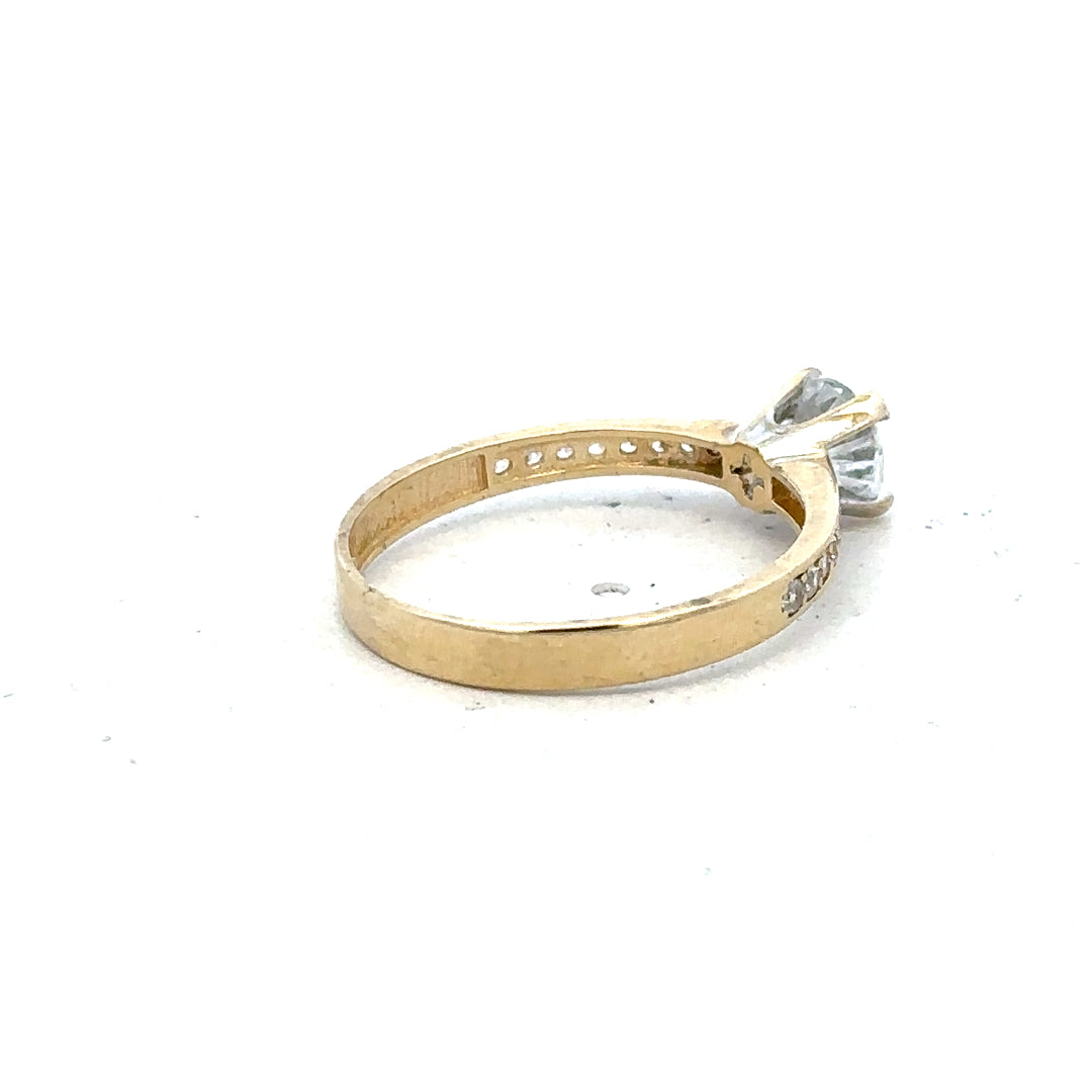 14ct yellow gold ring size O, unbranded, with a smooth polished finish, shown on a white background.