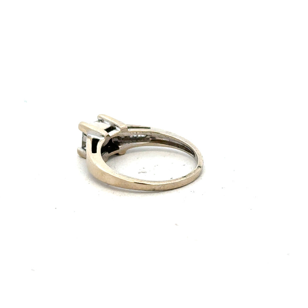18ct white gold diamond ring with 0.33ct center stone, size L, featuring a sleek and elegant design.