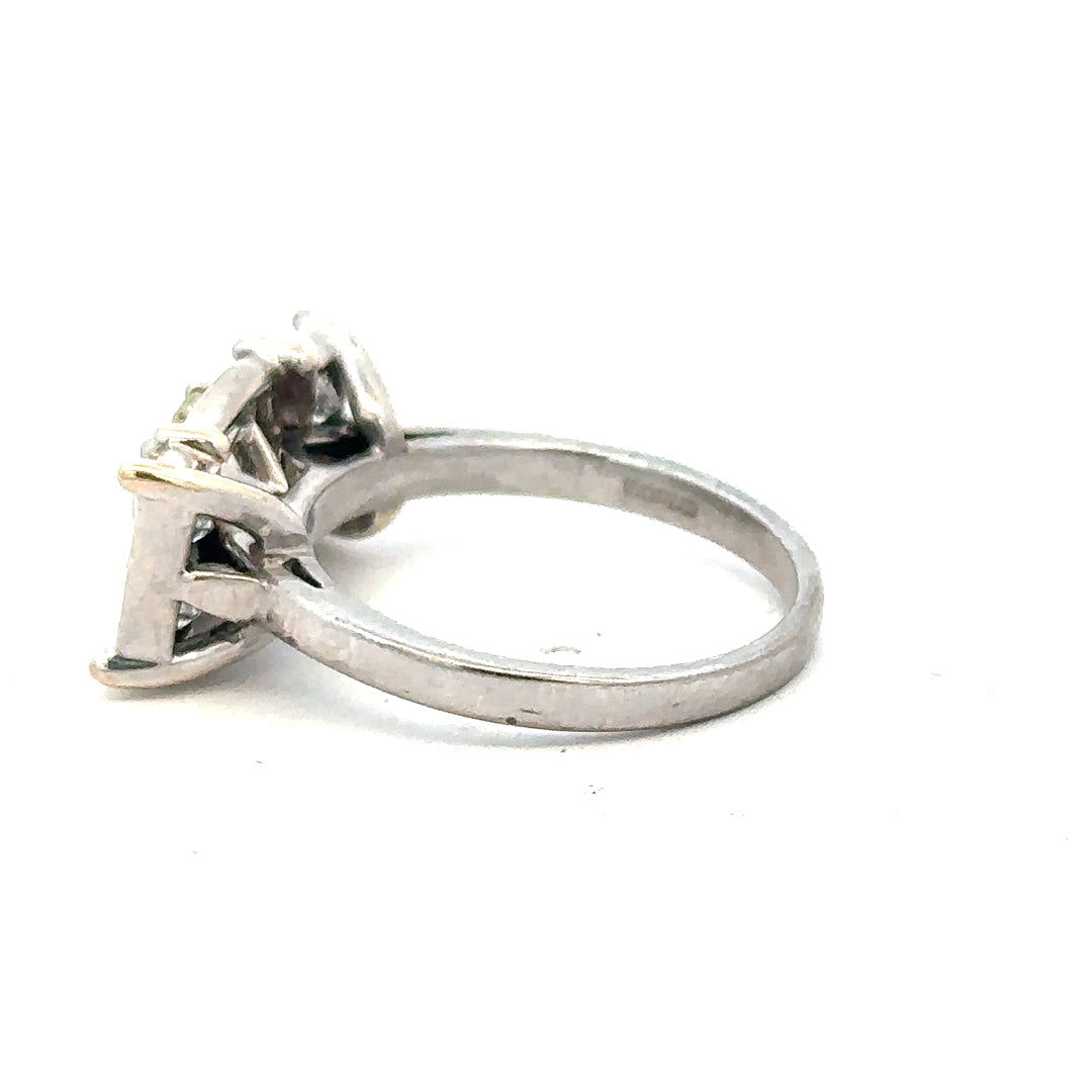 18ct white gold diamond ring with 1.35 carats of sparkling diamonds, elegant and luxurious jewelry piece.