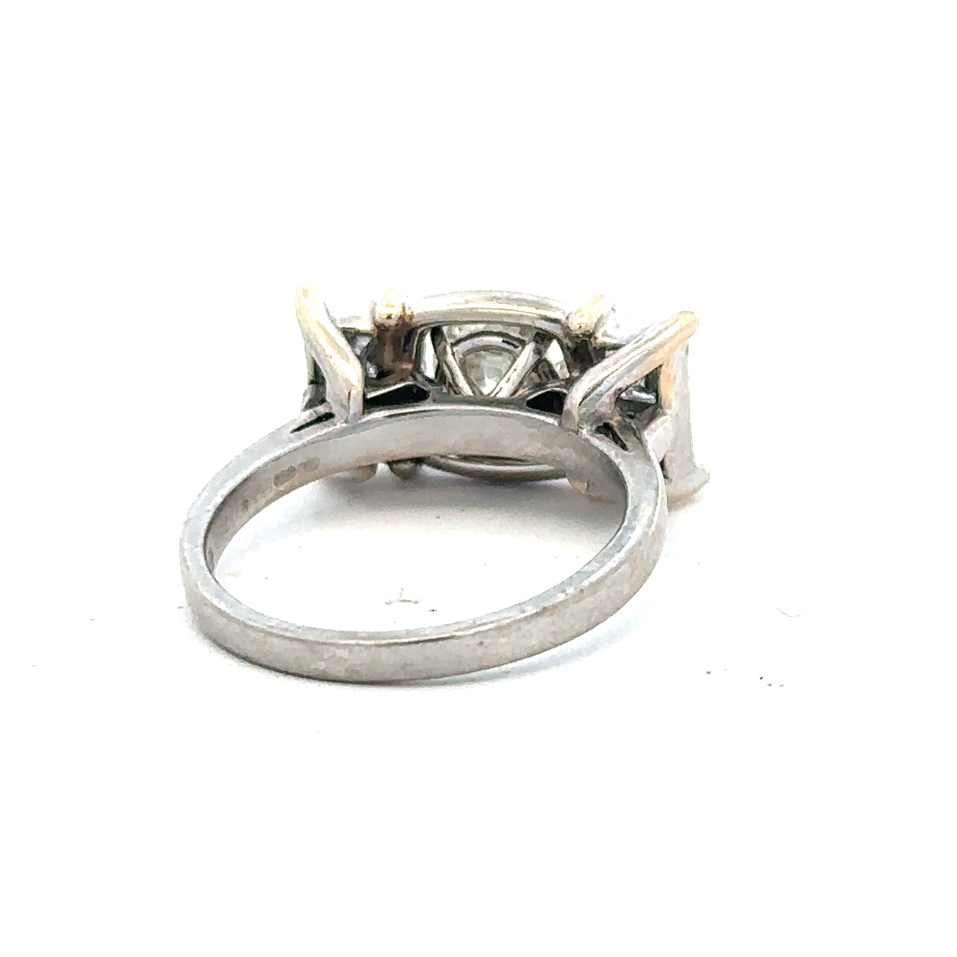 18ct white gold diamond ring with 1.35 carats of sparkling diamonds, featuring a sleek, elegant design.