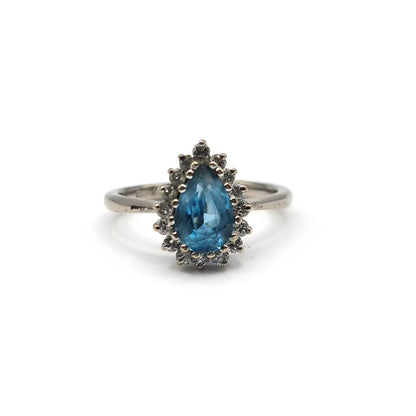 18ct white gold ring with a 1.90 carat pear-shaped topaz and 0.40 carat diamond accents showcasing elegant jewelry design