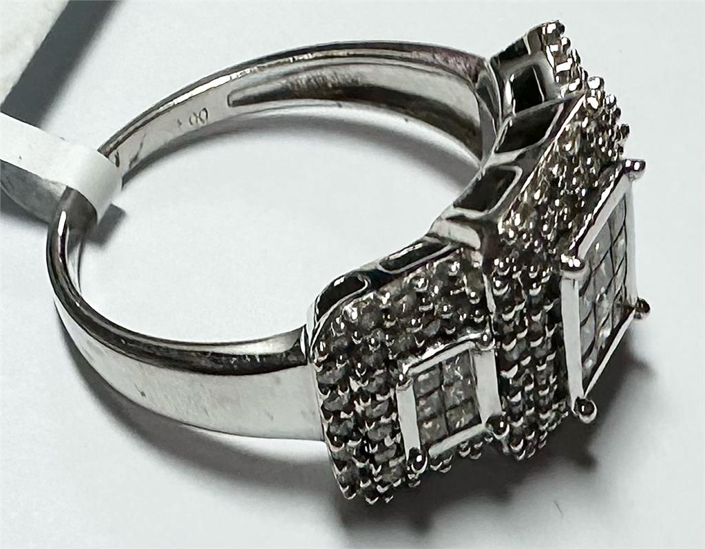 18ct white gold diamond ring with 1-carat round cut diamond, size Q1/2, showcasing the elegant jewelry design.