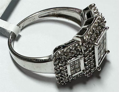 18ct white gold diamond ring with 1-carat round cut diamond, size Q1/2, showcasing the elegant jewelry design.