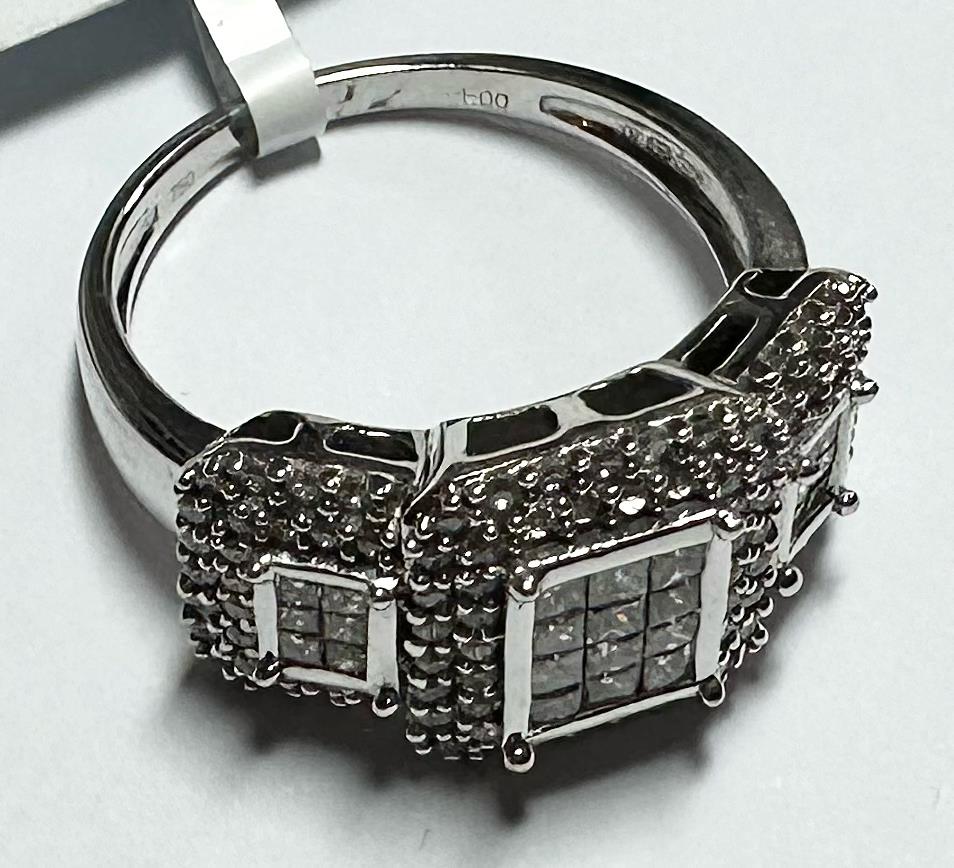 18ct white gold diamond ring with 1 carat center stone, size Q1/2, featuring a sleek band and sparkling diamonds.