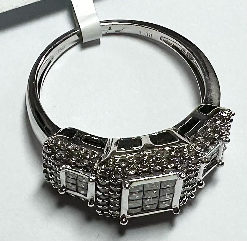 18ct white gold diamond ring with 1 carat center stone, size Q1/2, featuring a sleek band and sparkling diamonds.