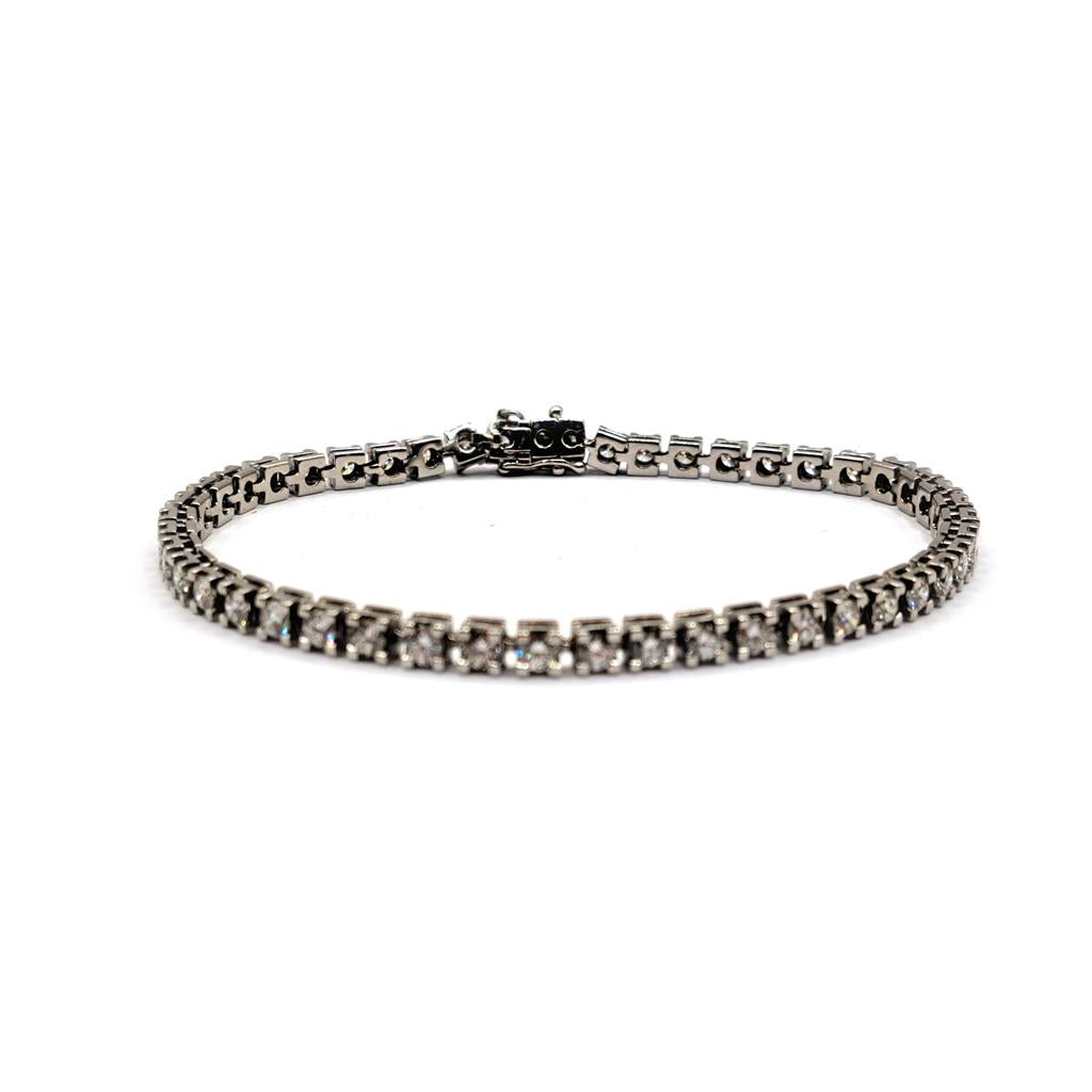 18ct white gold diamond bracelet with 3.76 carats of G colour, VS2 clarity diamonds, elegant jewelry accessory