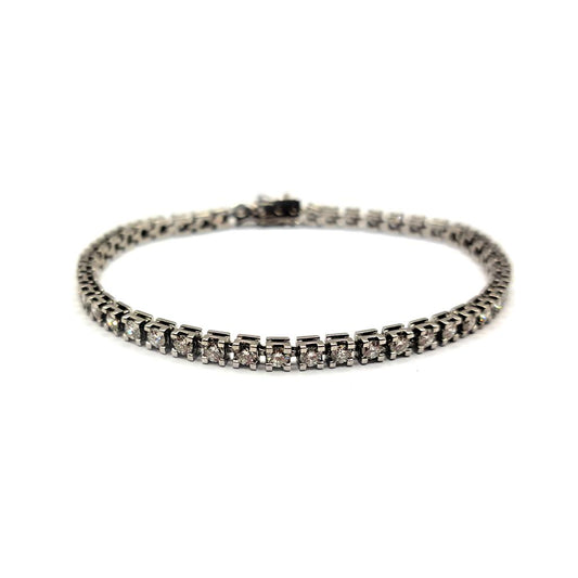 Elegant 18ct white gold diamond bracelet with 3.76 carats of G color, VS2 clarity diamonds, showcasing fine craftsmanship.