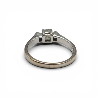 18ct white gold ring with three diamonds, featuring a classic design and elegant sparkle.