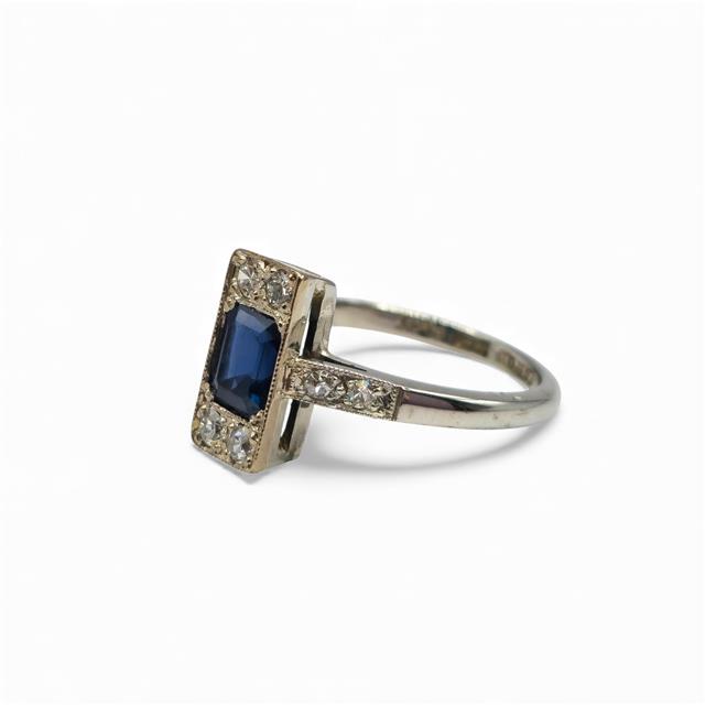 18ct white gold and platinum diamond and sapphire ring, featuring sparkling gemstones and intricate band design.