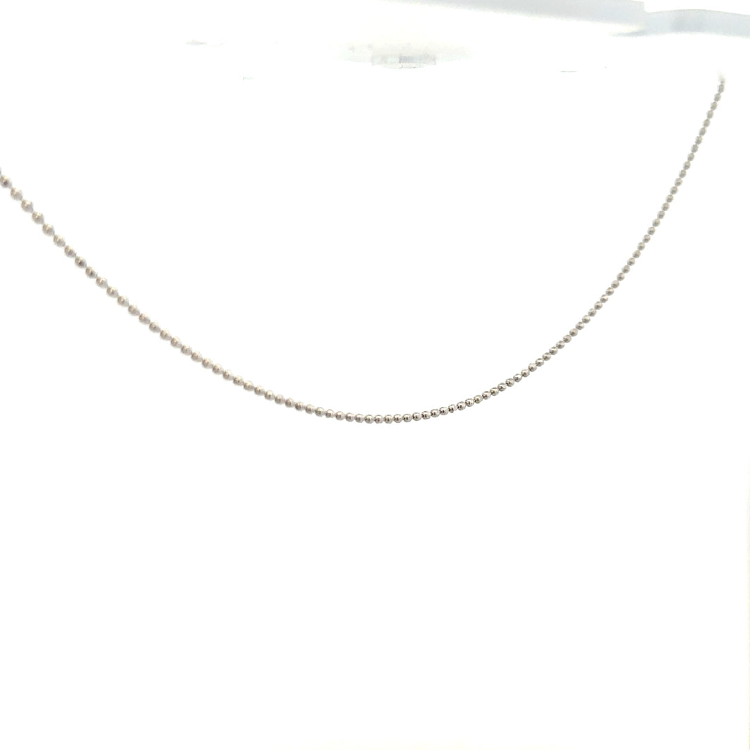 18ct white gold chain weighing 2.5g, showcasing a sleek, elegant jewelry piece with a polished finish.