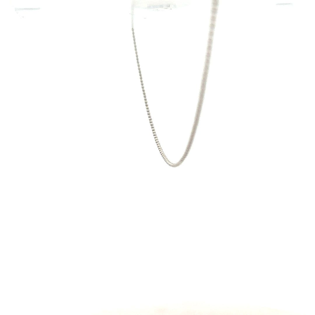 18ct white gold chain, 2.5g, unbranded, with detailed close-up of the elegant jewelry piece.