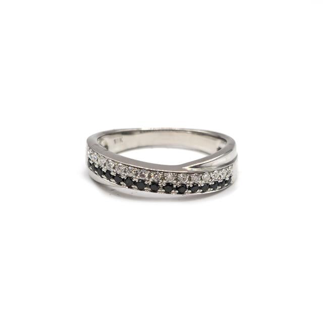 18ct white gold diamond ring with sparkling diamonds, featuring a sleek and elegant design.