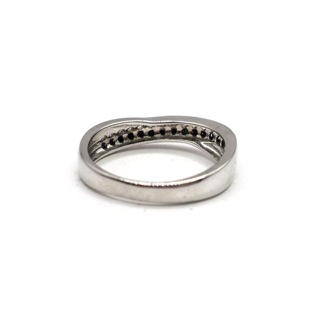 18ct white gold diamond ring featuring a sparkling central diamond and elegant band design.