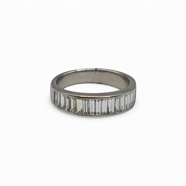 18ct white gold diamond ring with sparkling diamonds, elegant jewelry piece showcasing fine craftsmanship and luxurious design.