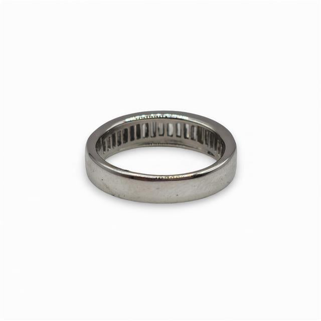 18ct white gold diamond ring with a central sparkling diamond, elegant jewelry piece showcasing fine craftsmanship.