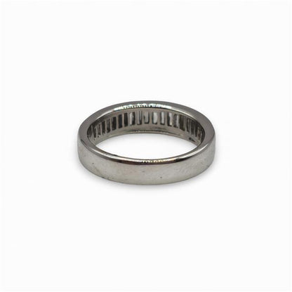 18ct white gold diamond ring with a central sparkling diamond, elegant jewelry piece showcasing fine craftsmanship.