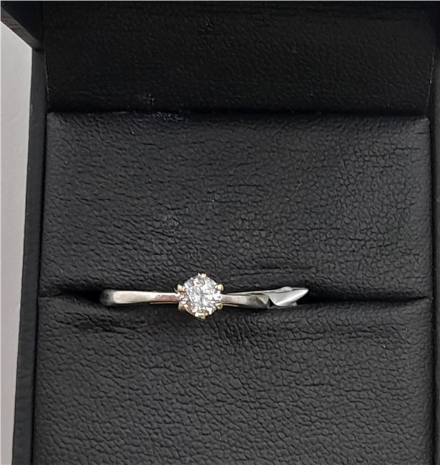 18ct white gold diamond ring size I 1/2, featuring a sparkling diamond setting, unbranded jewelry for elegant style.