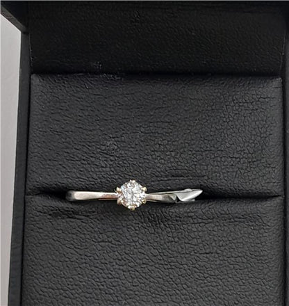 18ct white gold diamond ring size I 1/2, featuring a sparkling diamond setting, unbranded jewelry for elegant style.