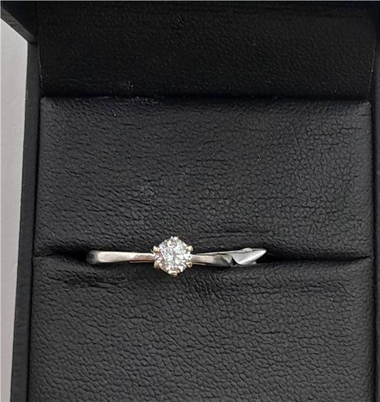 18ct white gold diamond ring size I 1/2, featuring a sparkling diamond setting, unbranded jewelry for elegant style.